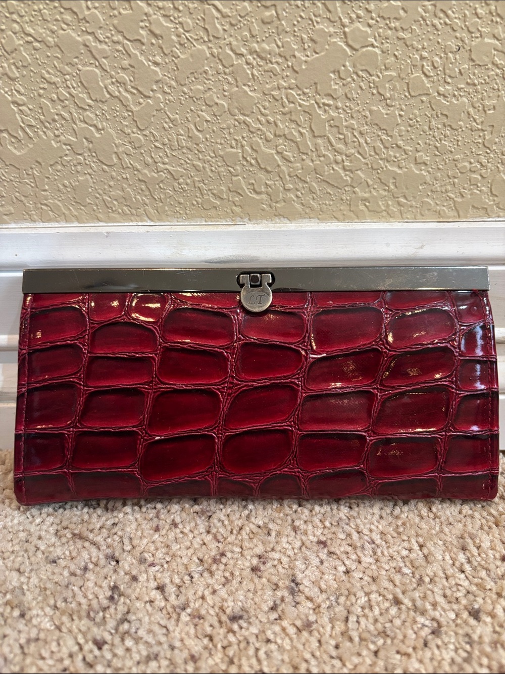 Vintage LT Red Croc Embossed Leather Frame Clutch Wallet - Gunmetal Clasp